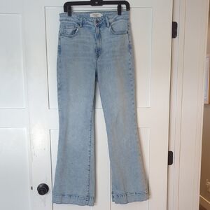 Hidden Jeans Light Wash Flare Jeans – High Rise – Size 29